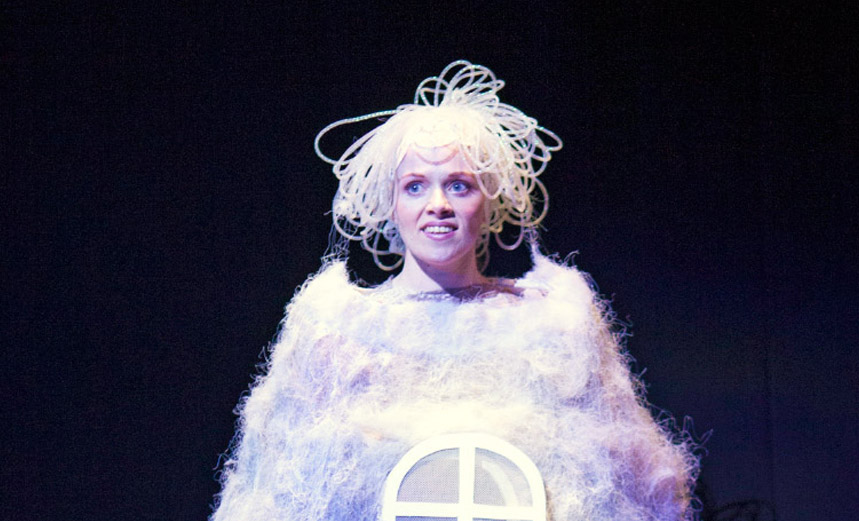 Картонный человечек и Мотылек