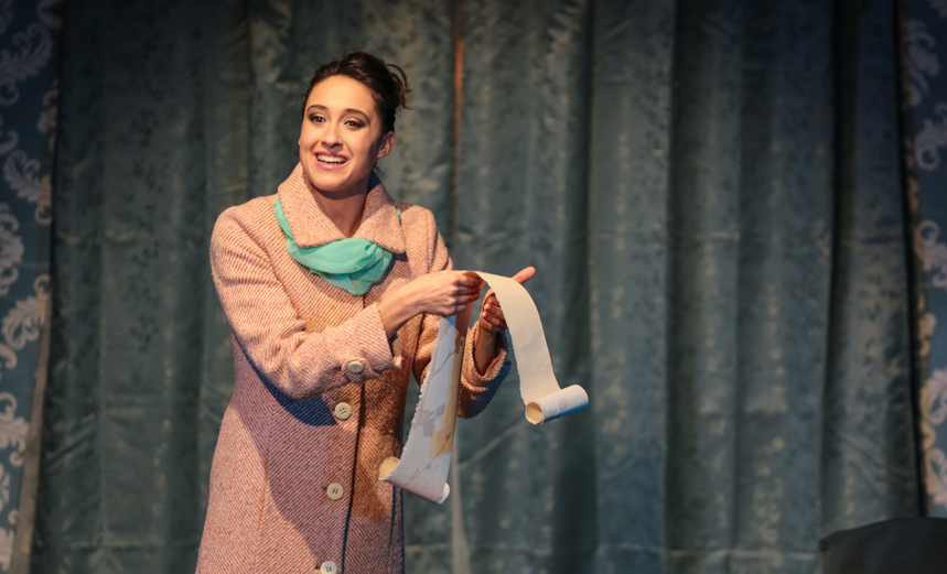 Пила вино и хохотала. Белое