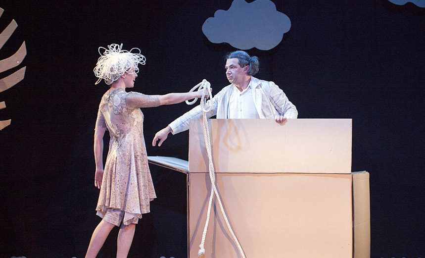 Картонный человечек и Мотылек