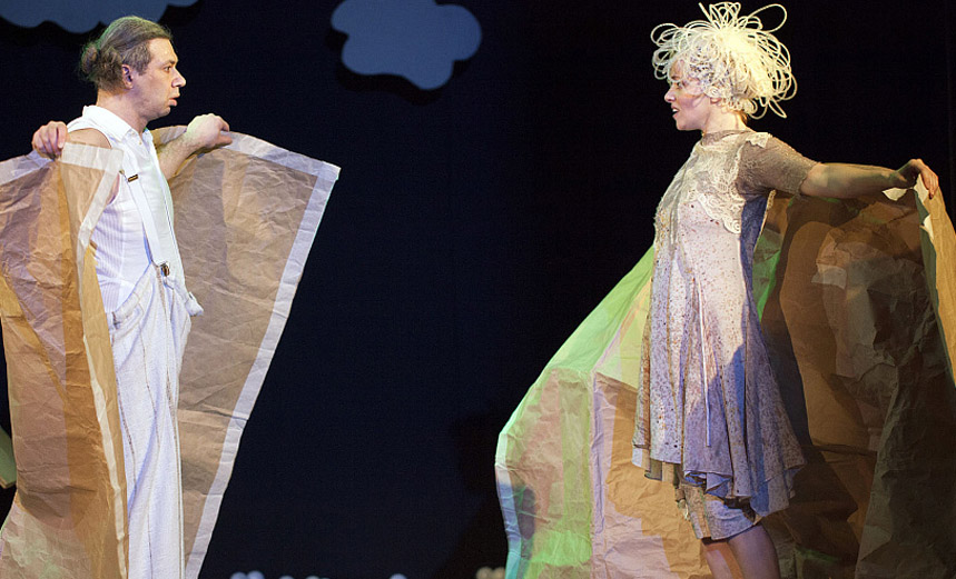 Картонный человечек и Мотылек