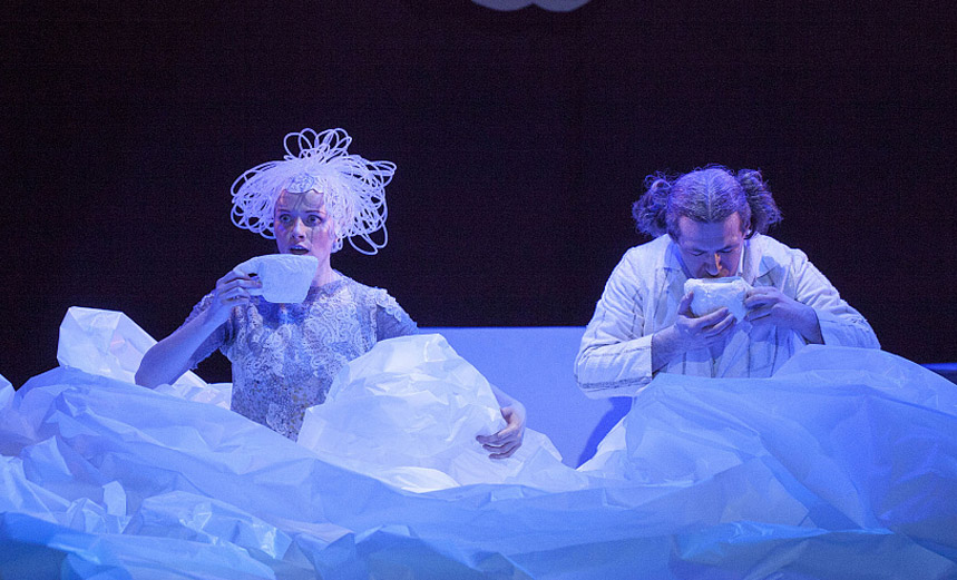 Картонный человечек и Мотылек