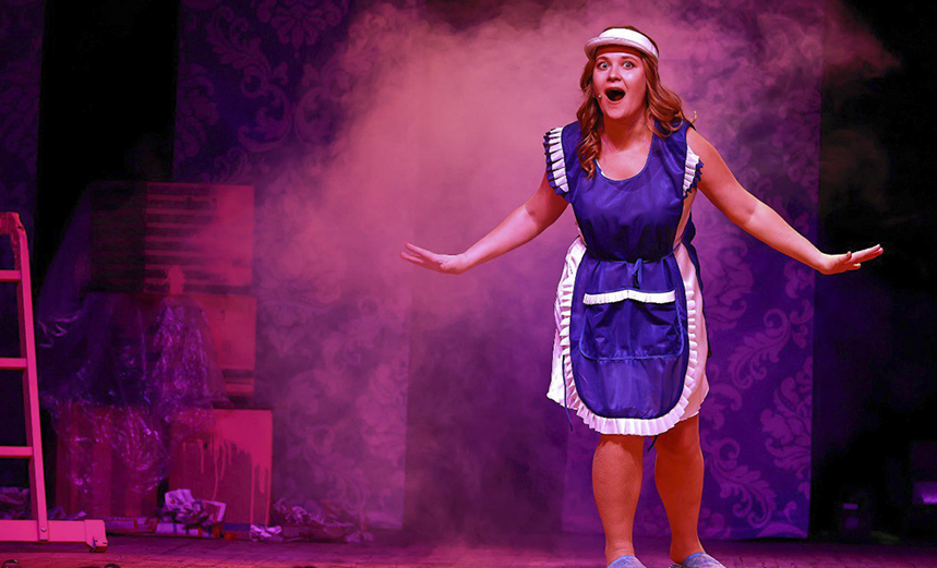 Пила вино и хохотала. Белое