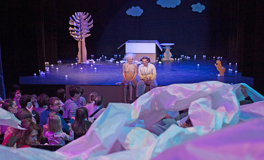 Картонный человечек и Мотылек