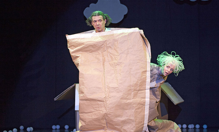 Картонный человечек и Мотылек