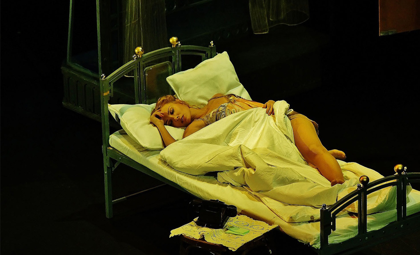 Двое на качелях