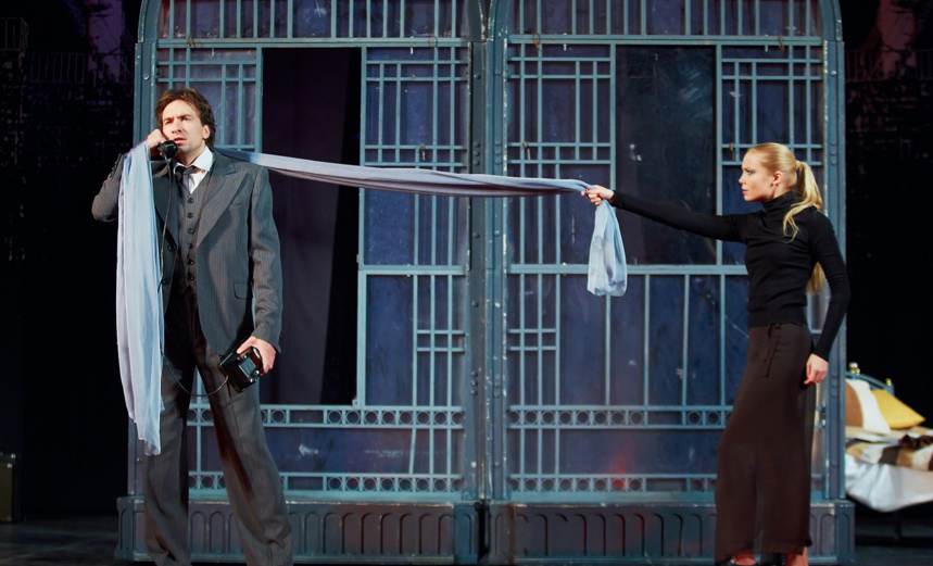 Двое на качелях