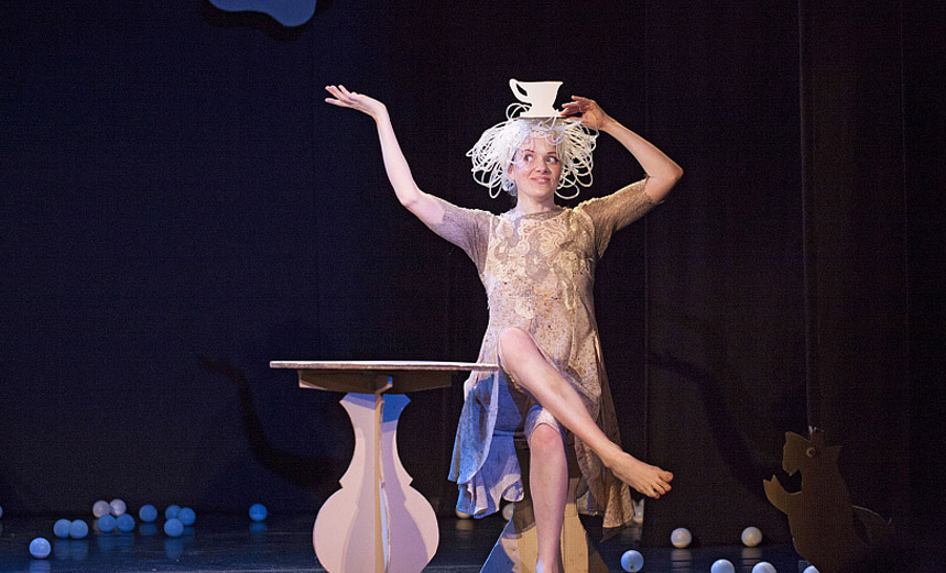 Картонный человечек и Мотылек